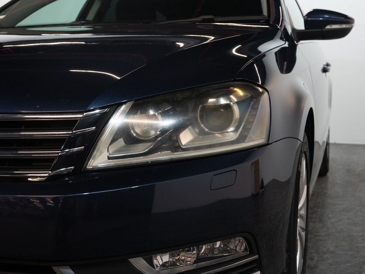 Volkswagen Passat 2011 - фото автомобиля