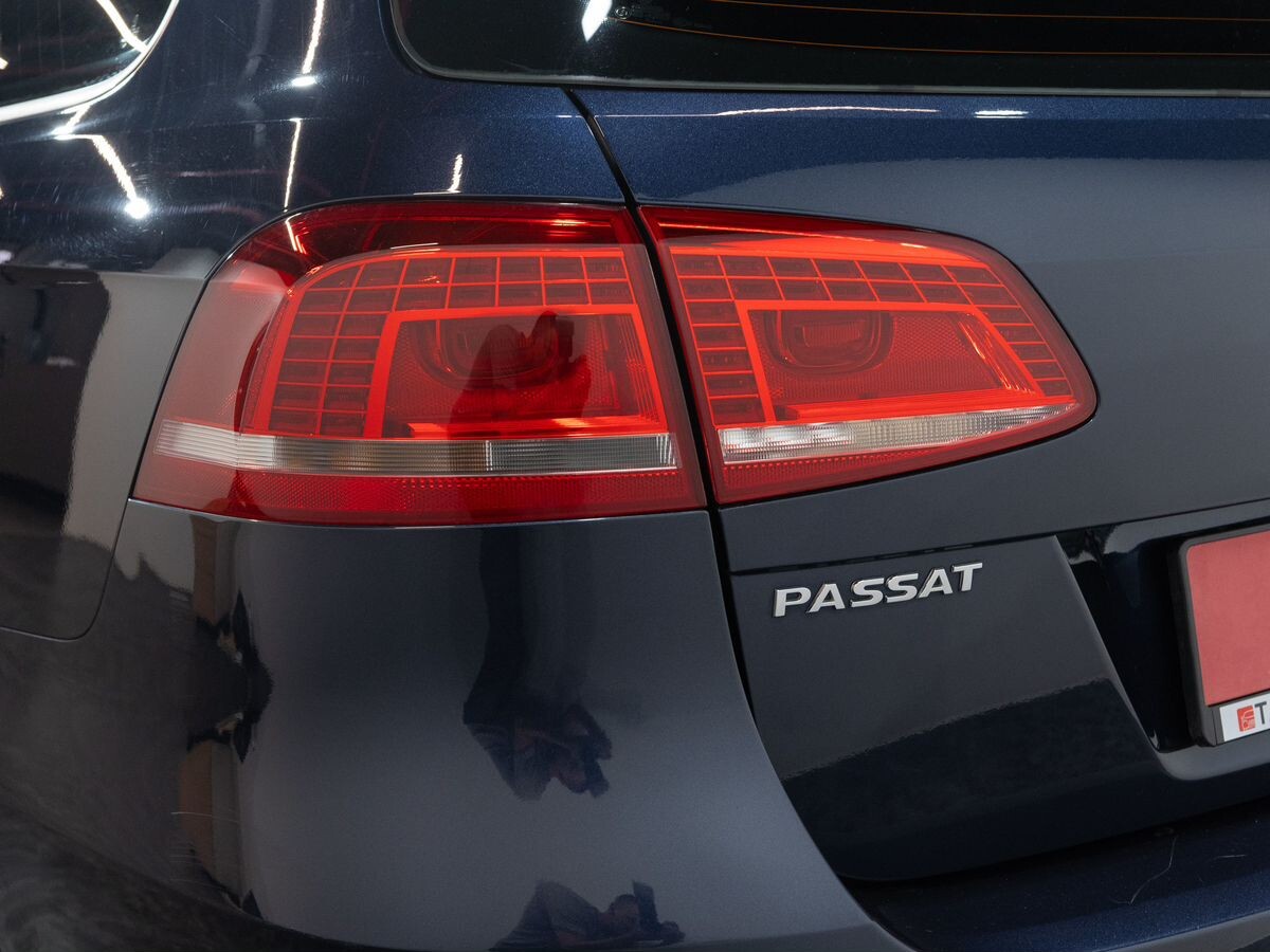 Volkswagen Passat 2011 - фото автомобиля