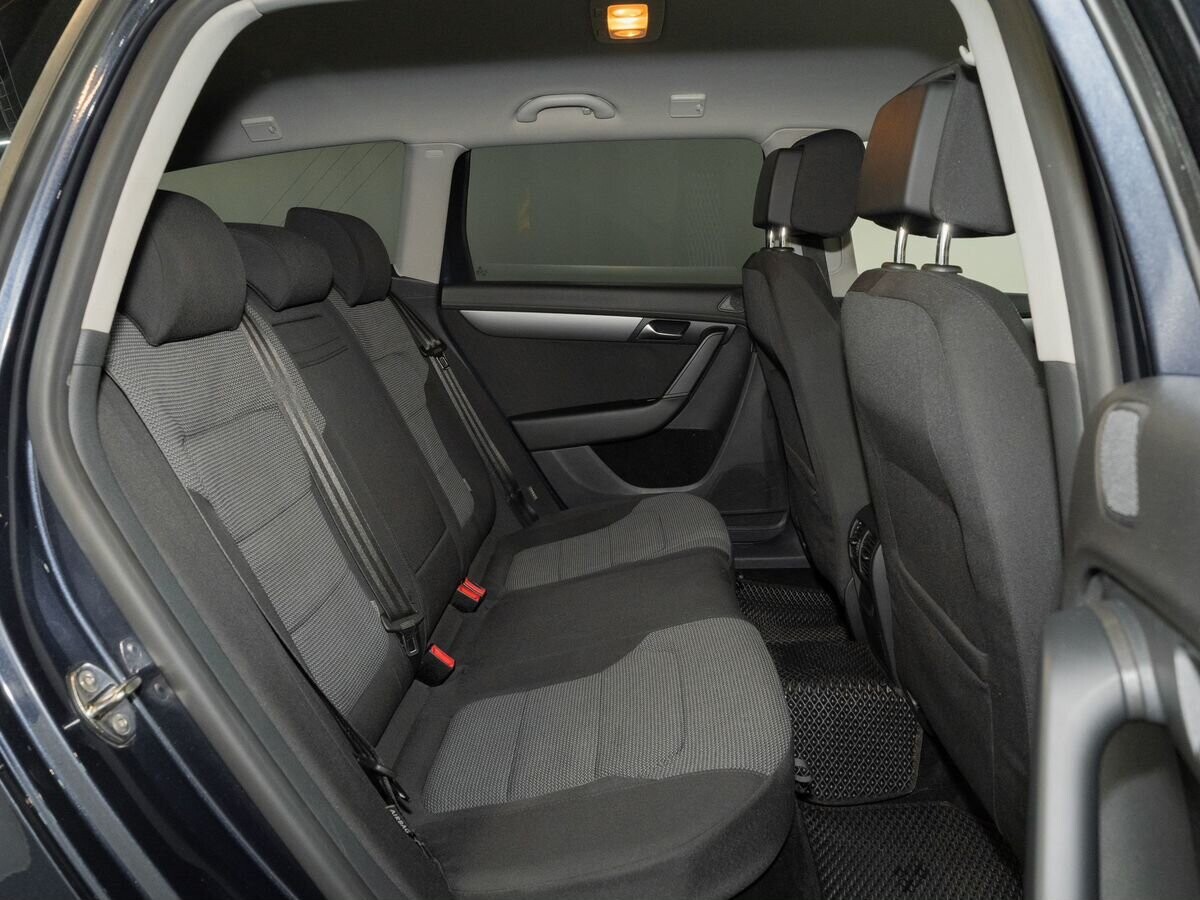 Volkswagen Passat 2011 - фото автомобиля