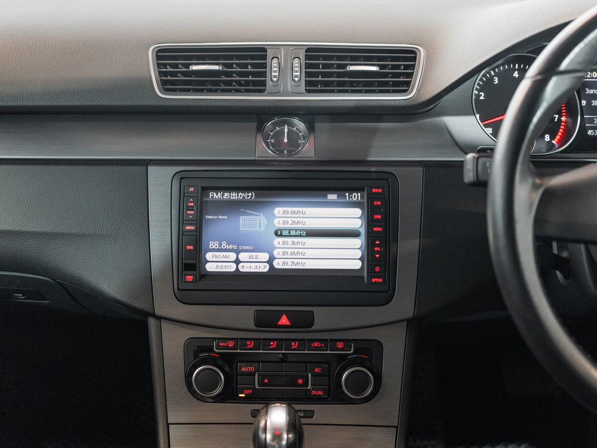Volkswagen Passat 2011 - фото автомобиля