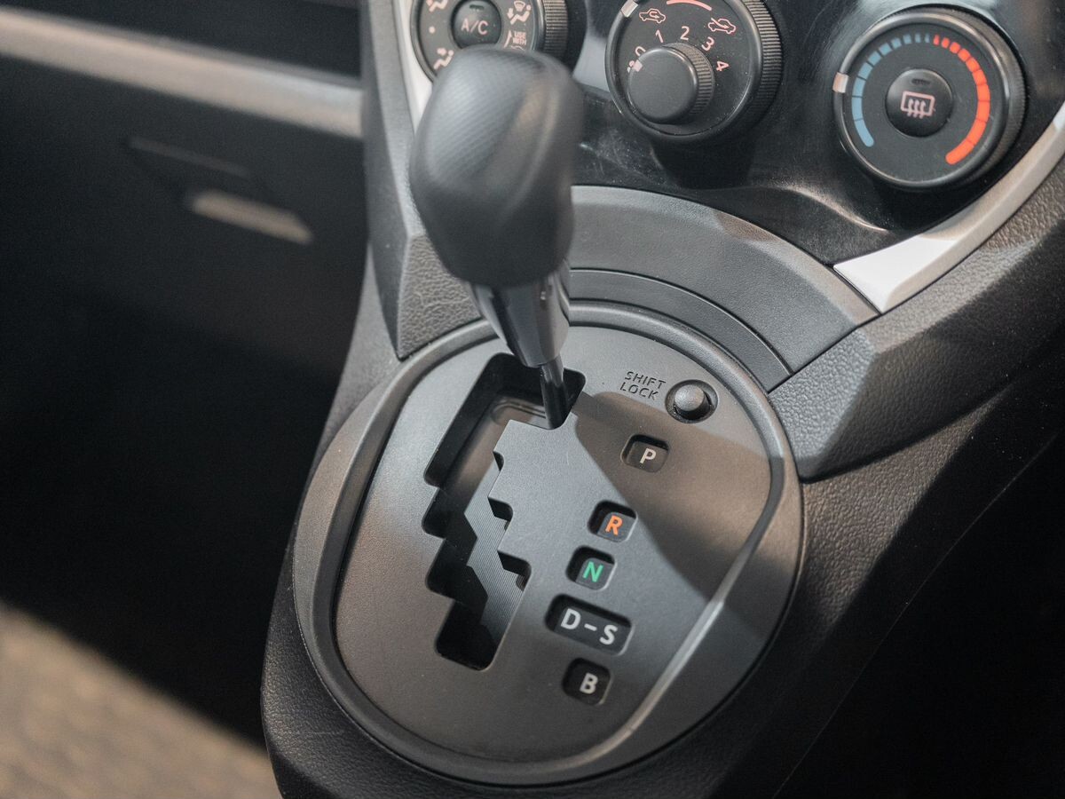 Toyota Ractis 2014 - фото автомобиля