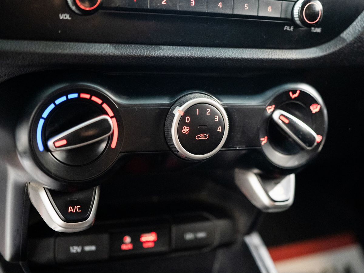 Kia Rio X (X-Line) 2019 - фото автомобиля