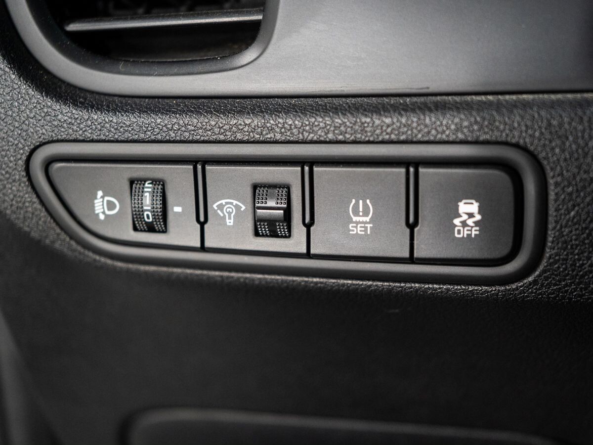 Kia Rio X (X-Line) 2019 - фото автомобиля