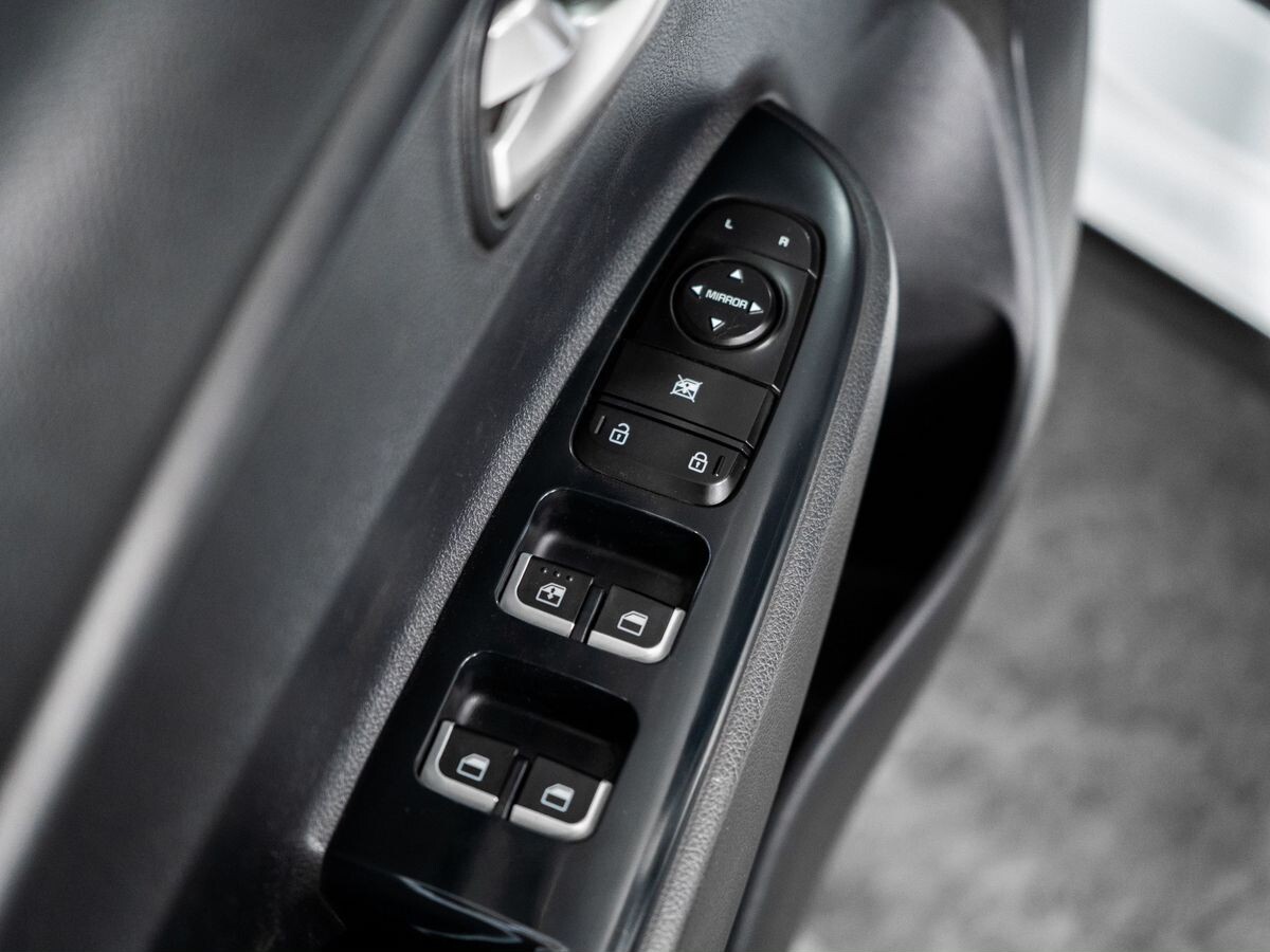 Kia Rio X (X-Line) 2019 - фото автомобиля