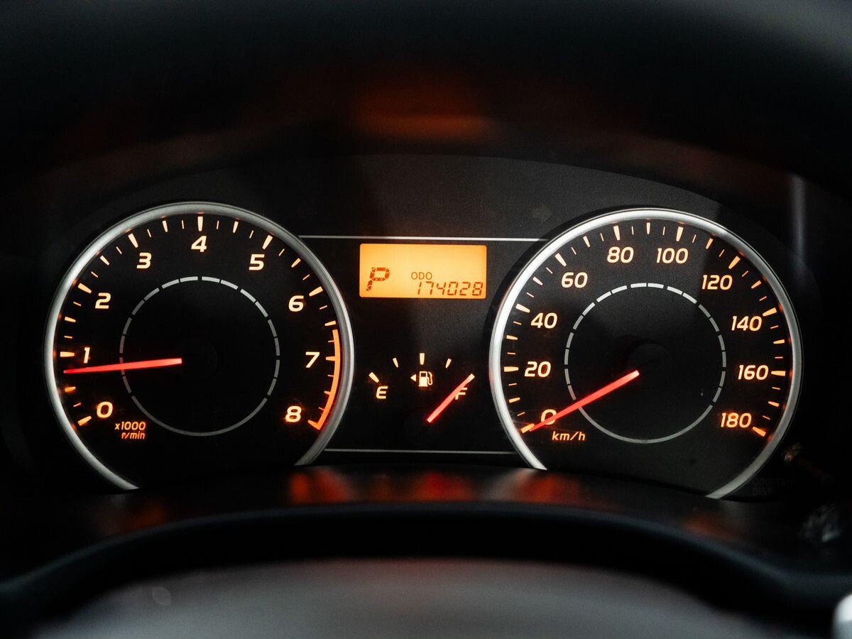 Toyota Wish 2011 - фото автомобиля