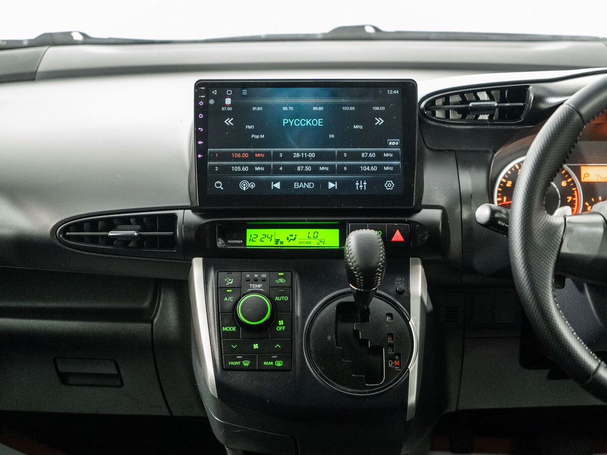 Toyota Wish 2011 - фото автомобиля