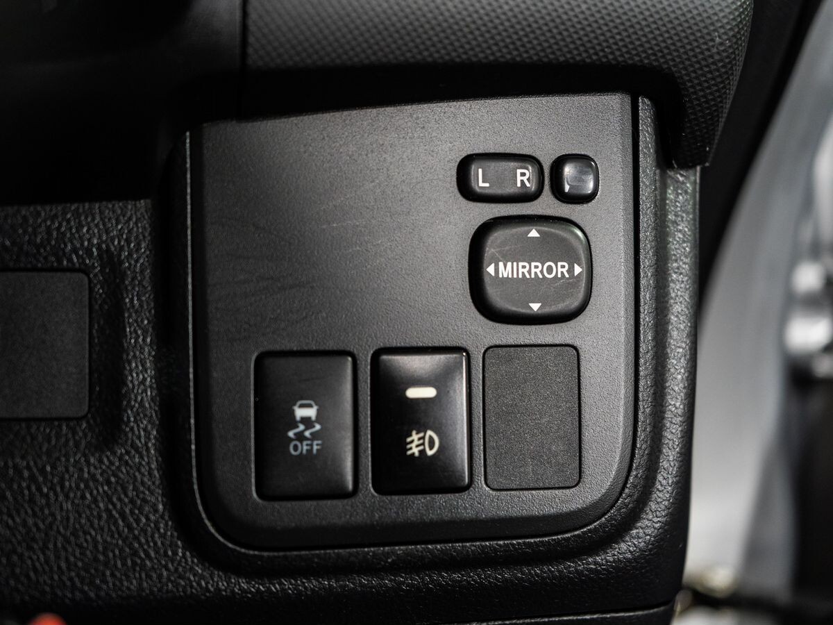 Toyota Wish 2011 - фото автомобиля