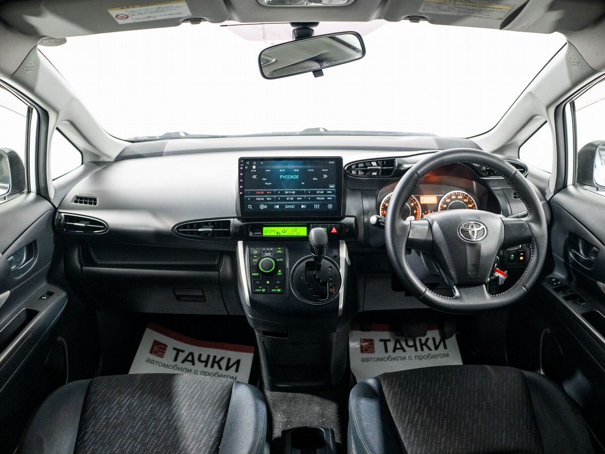 Toyota Wish 2011 - фото автомобиля