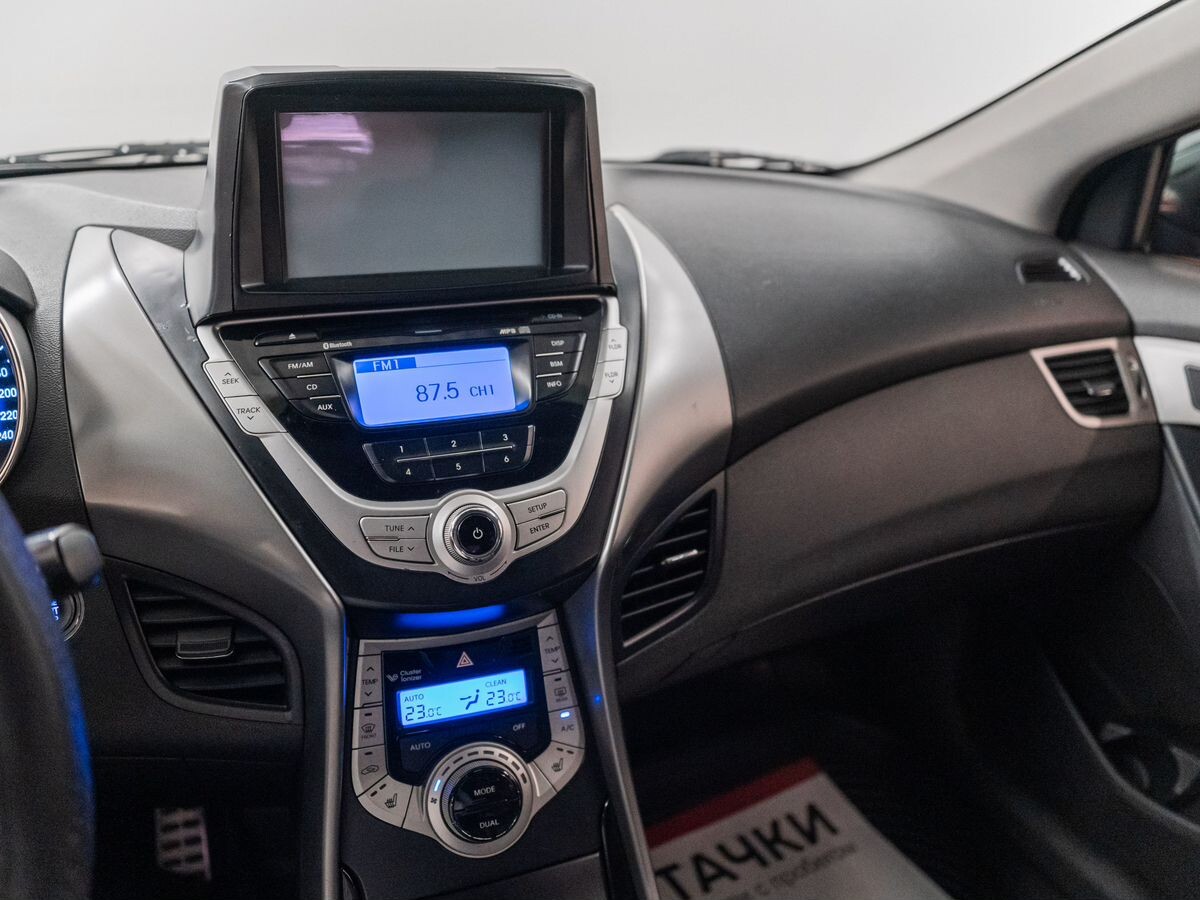 Hyundai Avante 2011 - фото автомобиля