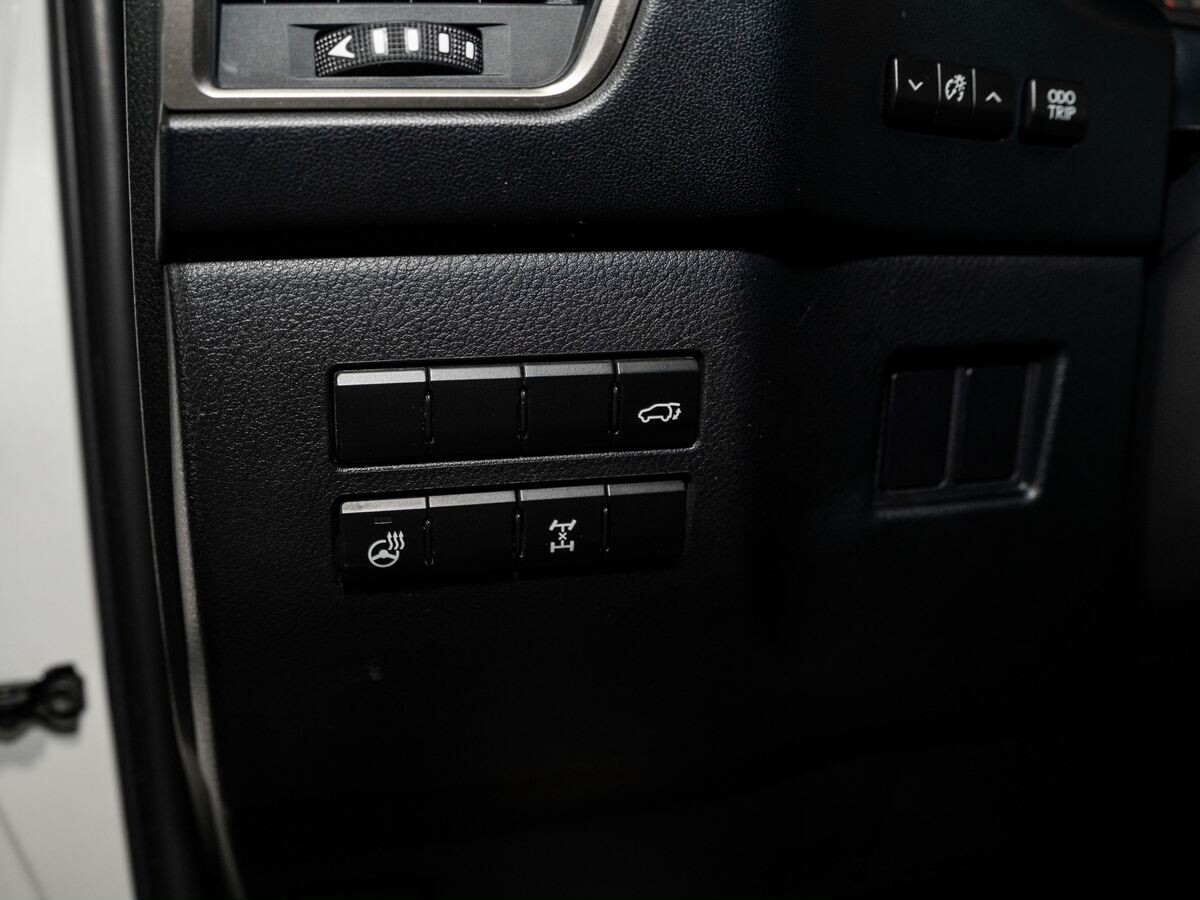Lexus NX300 2017 - фото автомобиля