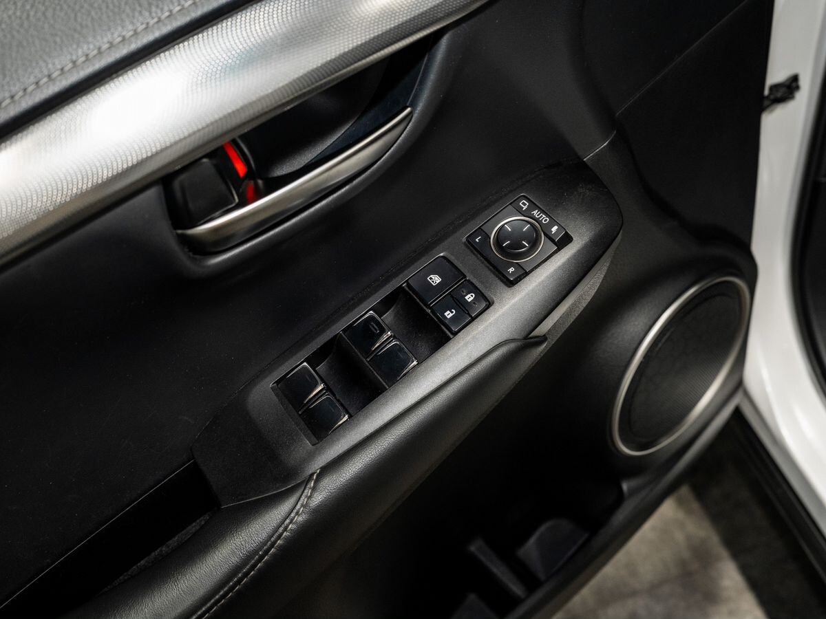 Lexus NX300 2017 - фото автомобиля