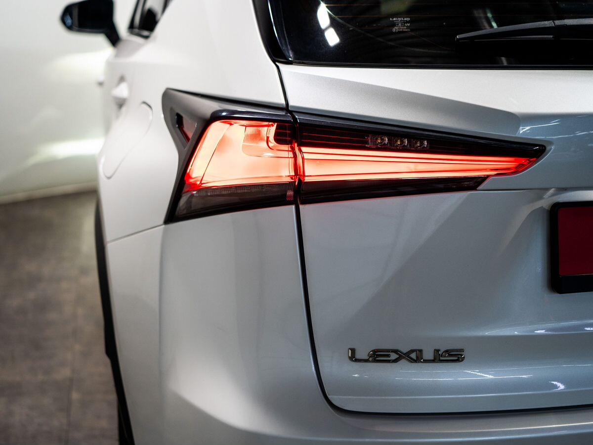 Lexus NX300 2017 - фото автомобиля