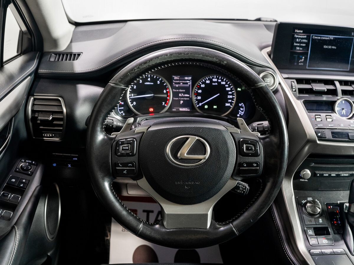 Lexus NX300 2017 - фото автомобиля