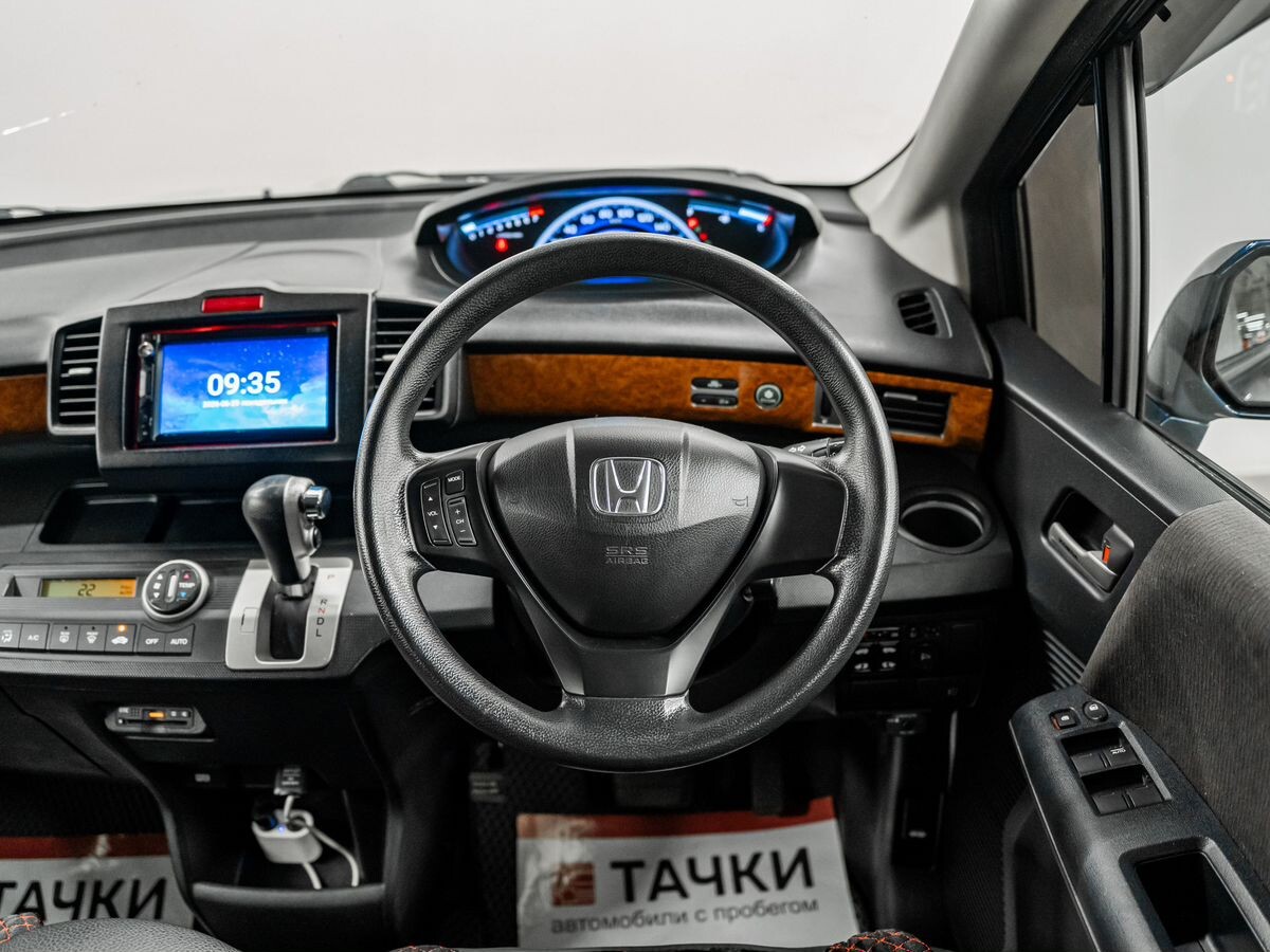 Honda Freed 2011 - фото автомобиля