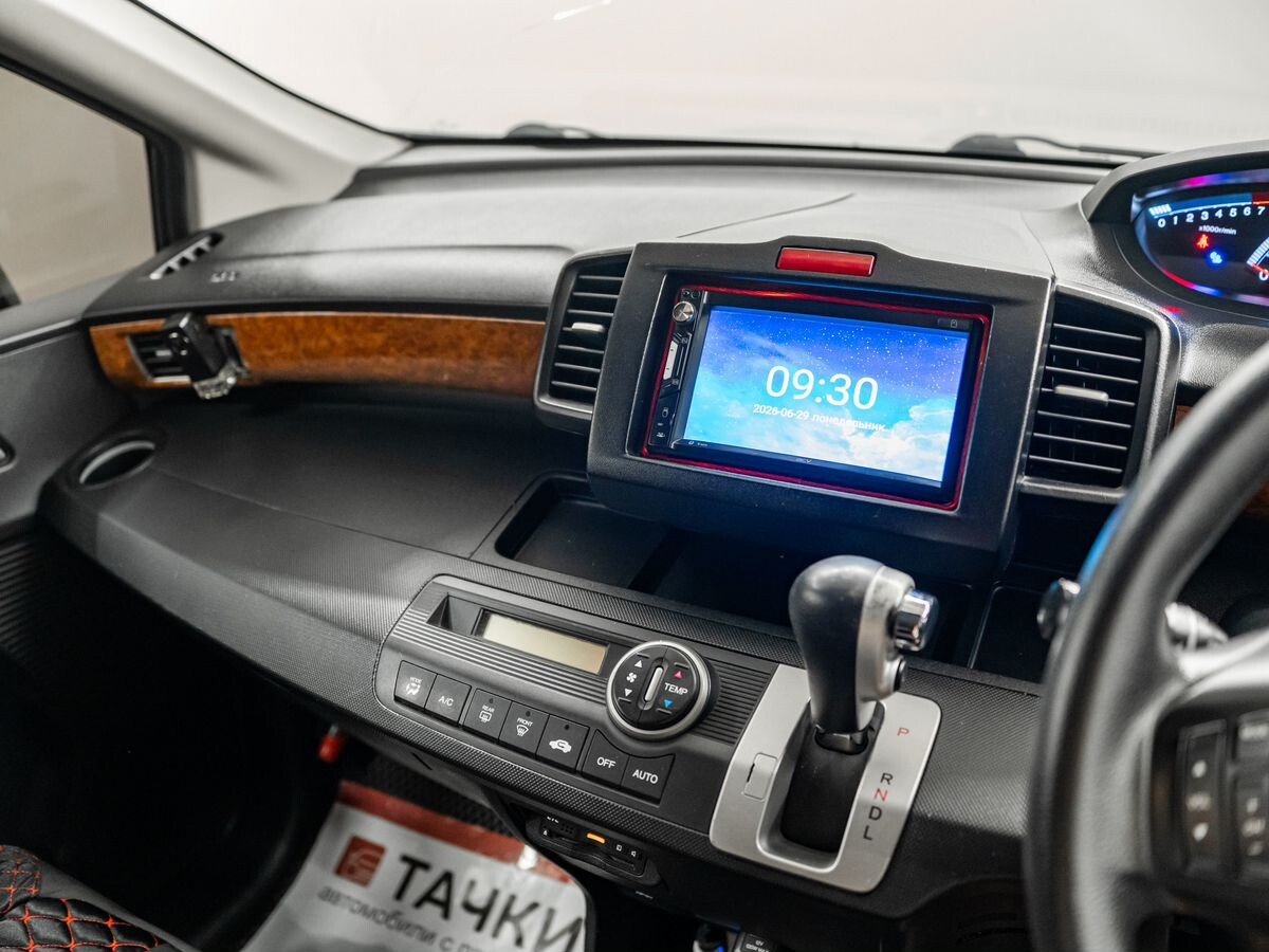 Honda Freed 2011 - фото автомобиля