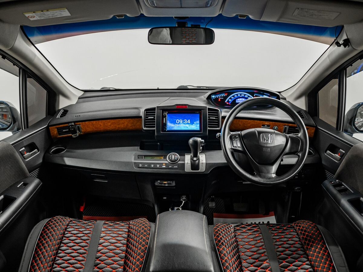 Honda Freed 2011 - фото автомобиля