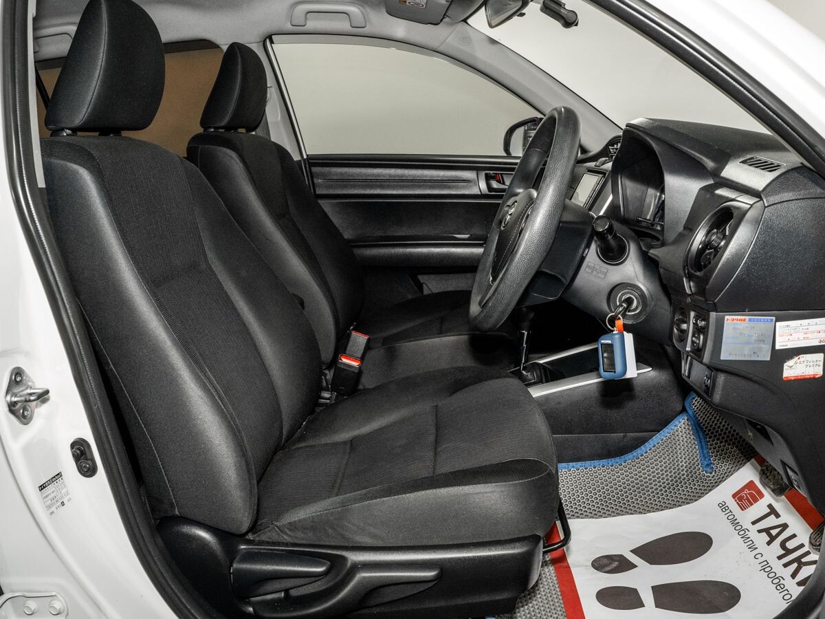 Toyota Corolla Fielder 2016 - фото автомобиля