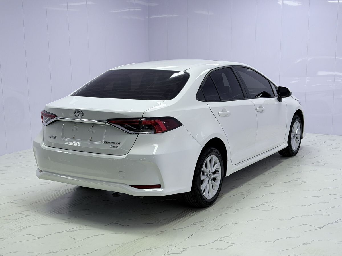 Toyota Corolla 2022 - фото автомобиля