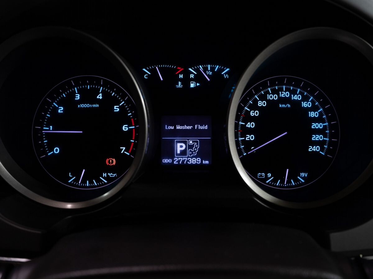 Toyota Land Cruiser 2011 - фото автомобиля