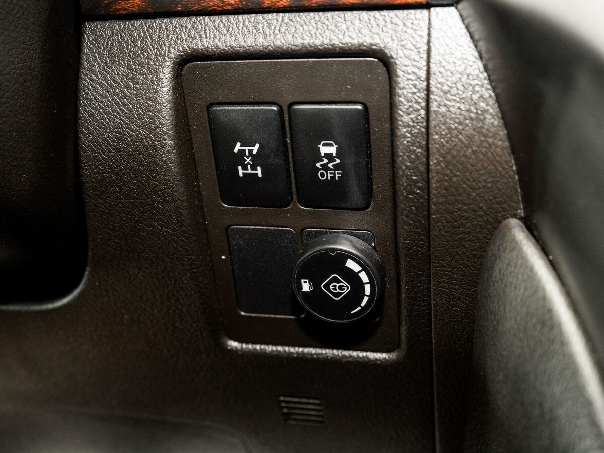 Toyota Land Cruiser 2011 - фото автомобиля