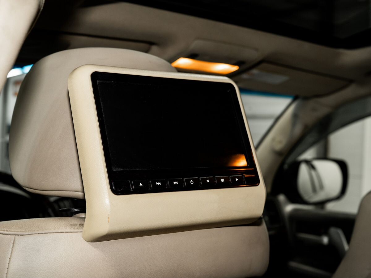 Toyota Land Cruiser 2011 - фото автомобиля