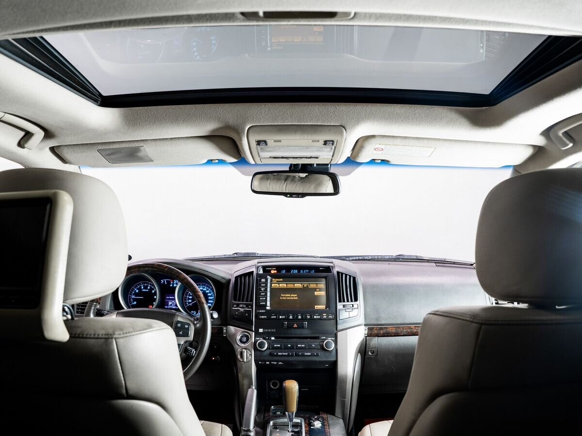 Toyota Land Cruiser 2011 - фото автомобиля