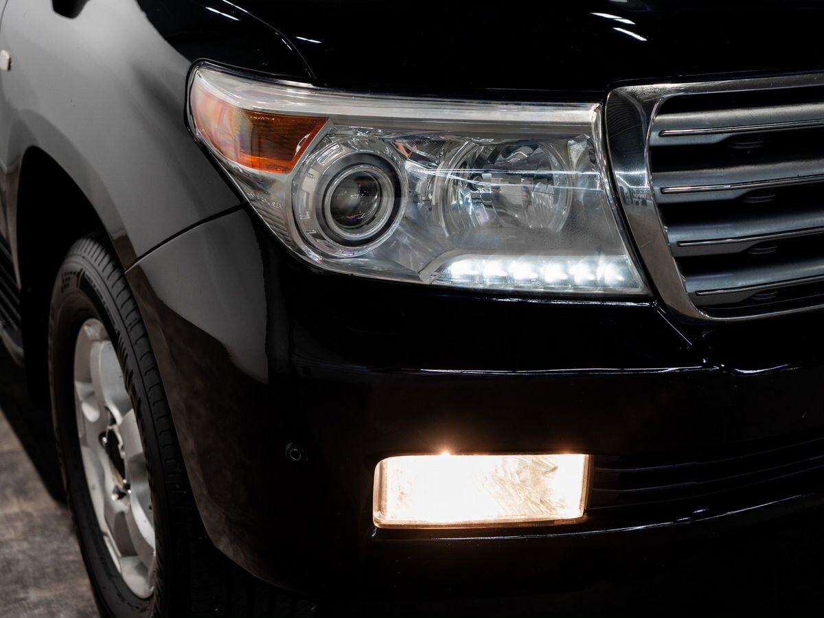 Toyota Land Cruiser 2011 - фото автомобиля