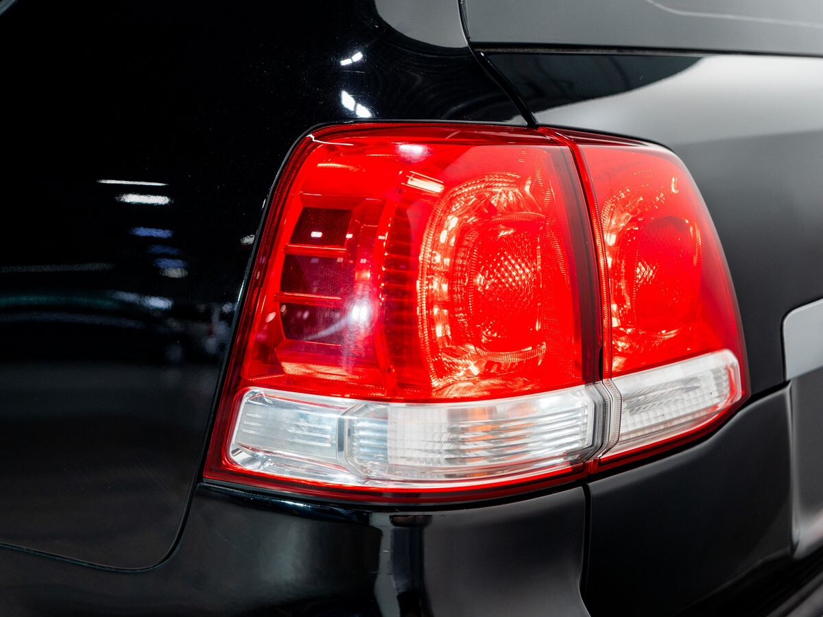 Toyota Land Cruiser 2011 - фото автомобиля