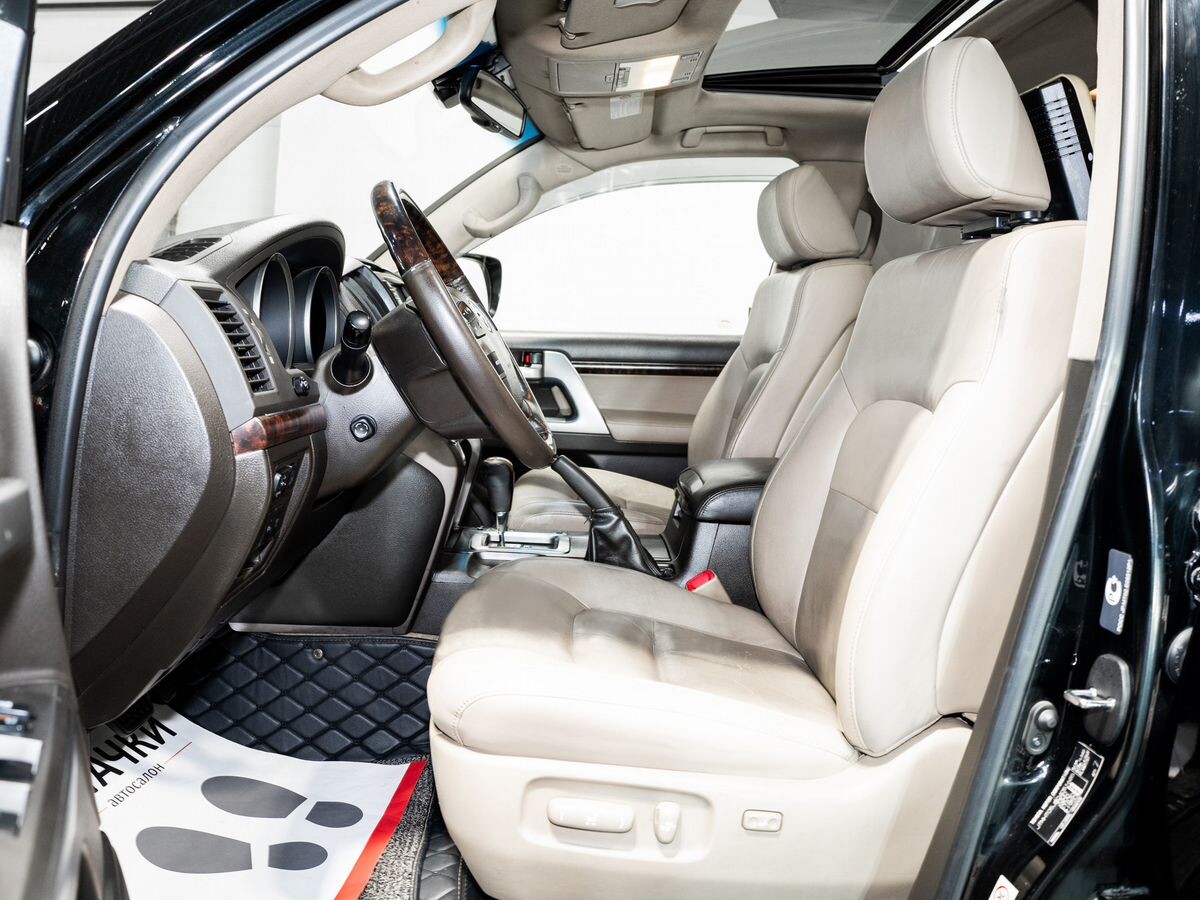 Toyota Land Cruiser 2011 - фото автомобиля