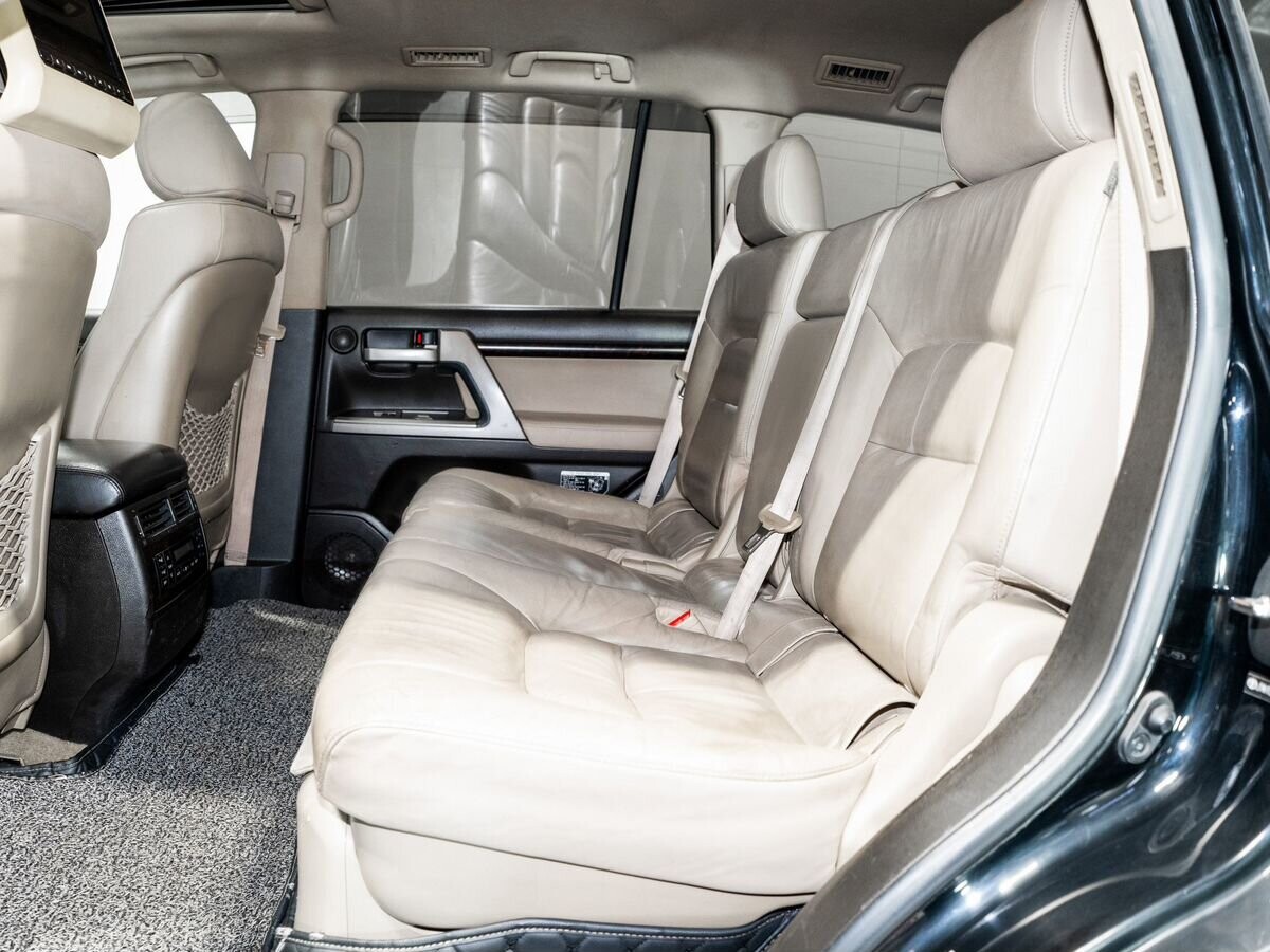 Toyota Land Cruiser 2011 - фото автомобиля