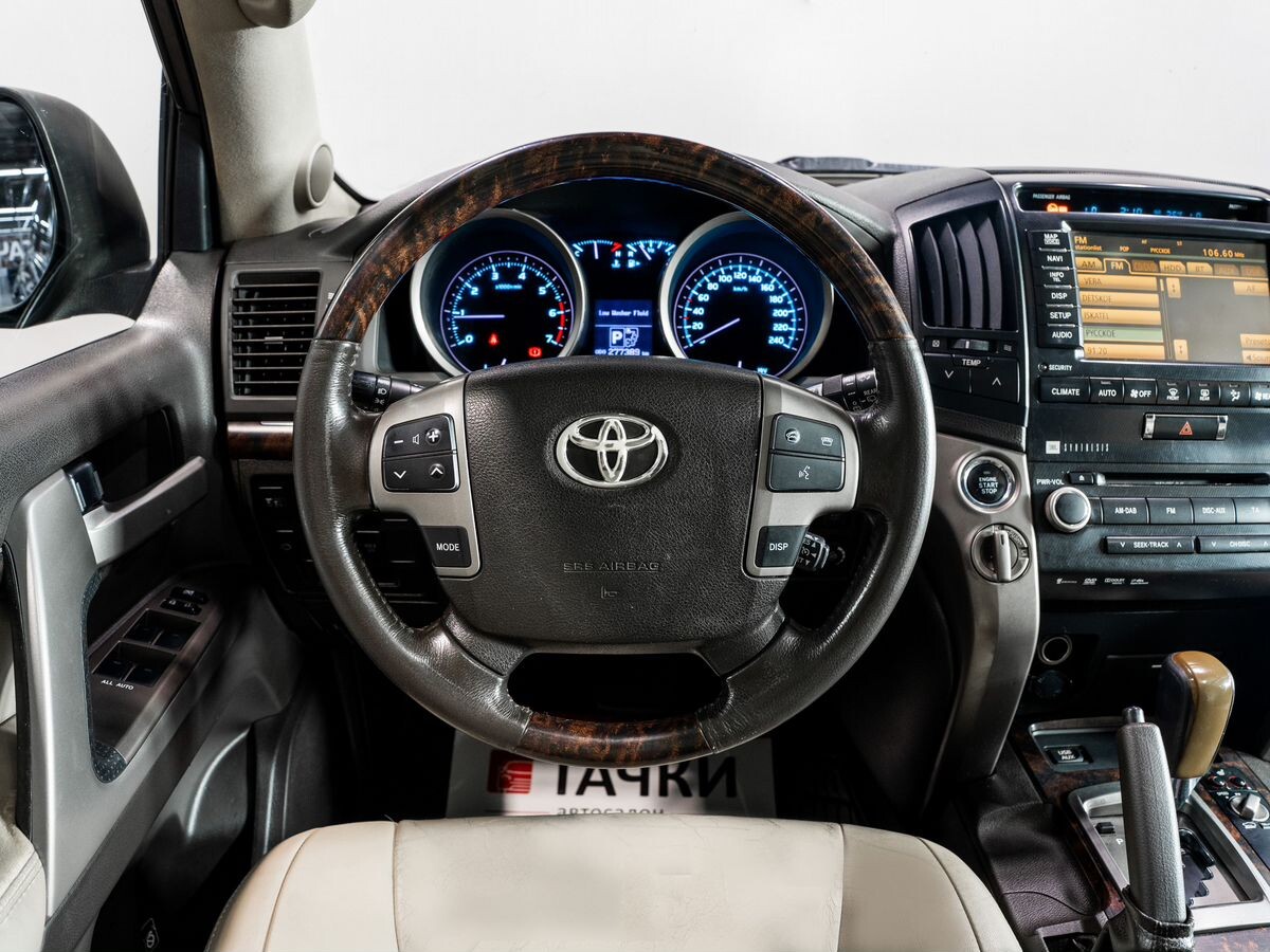 Toyota Land Cruiser 2011 - фото автомобиля