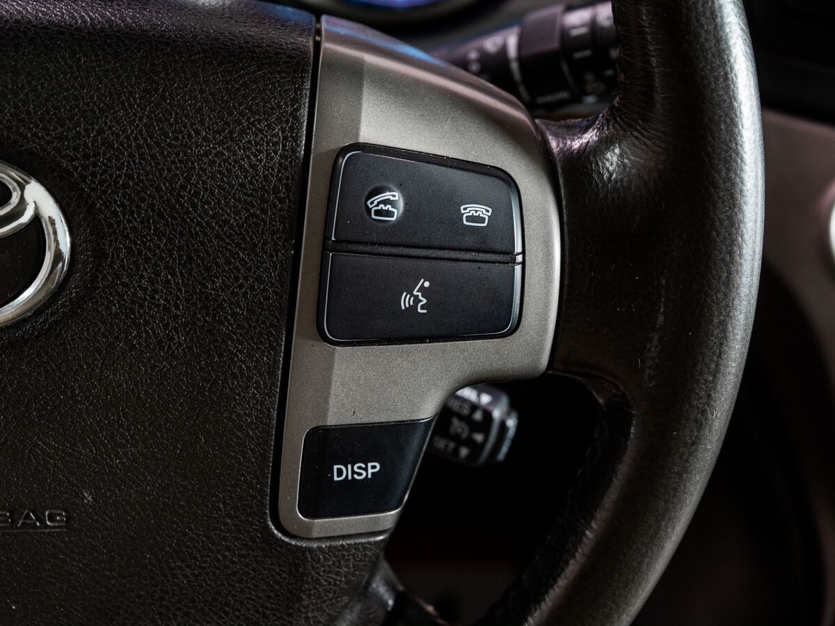 Toyota Land Cruiser 2011 - фото автомобиля