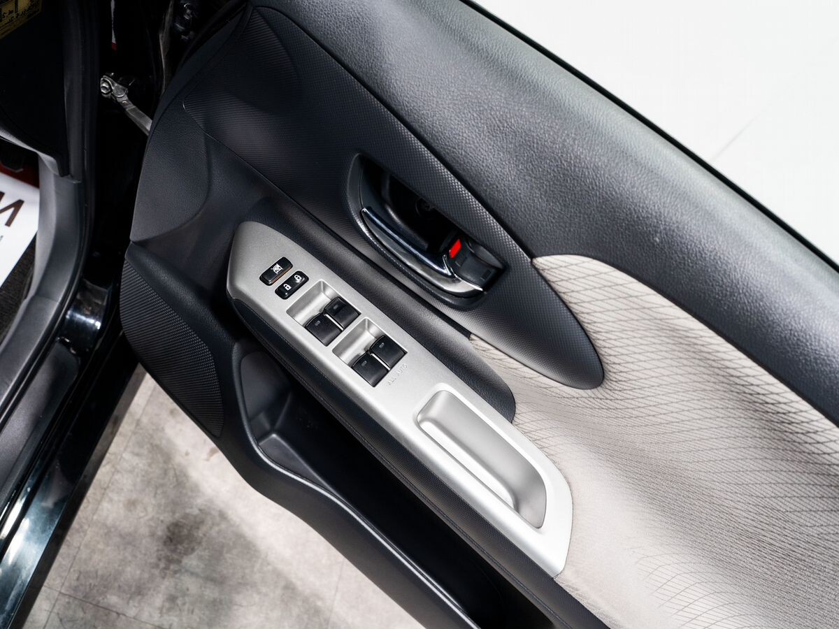 Toyota Wish 2009 - фото автомобиля