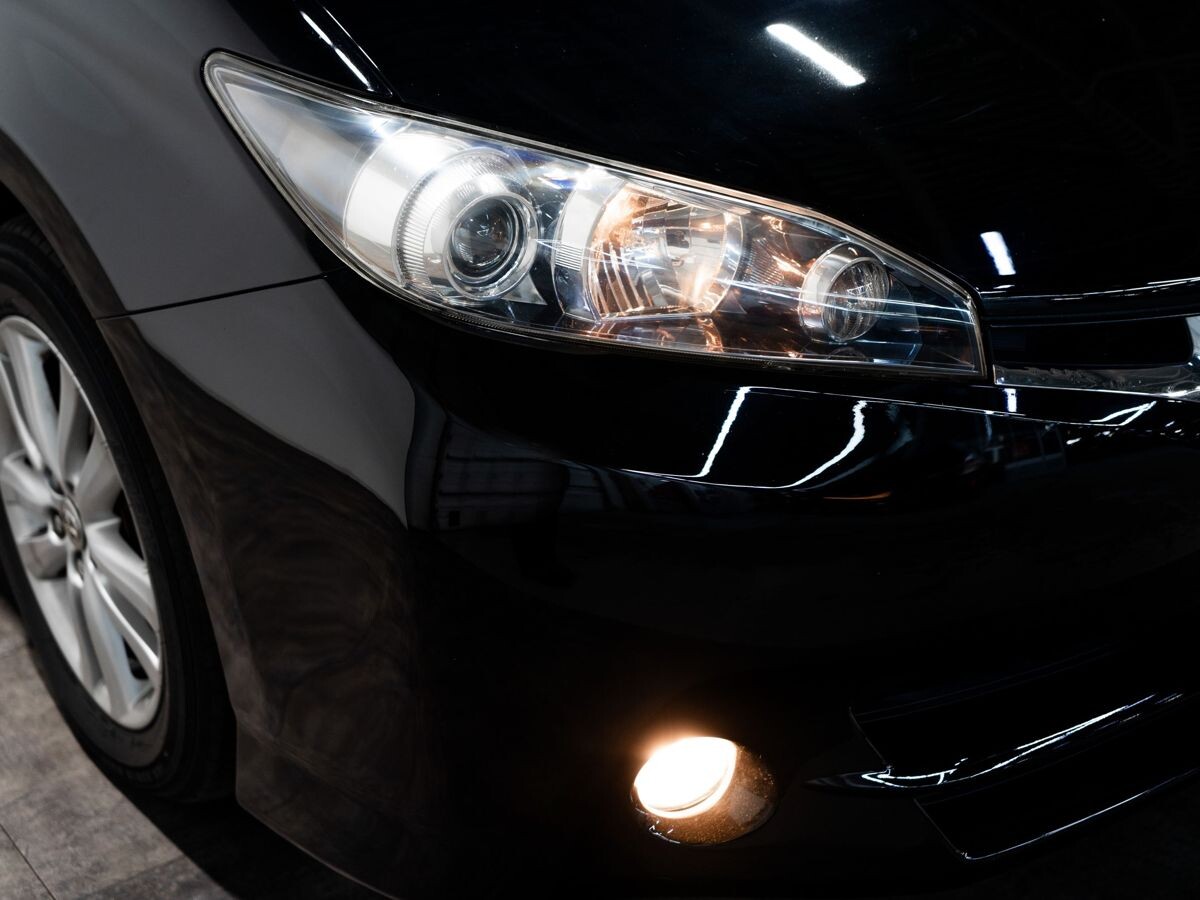 Toyota Wish 2009 - фото автомобиля