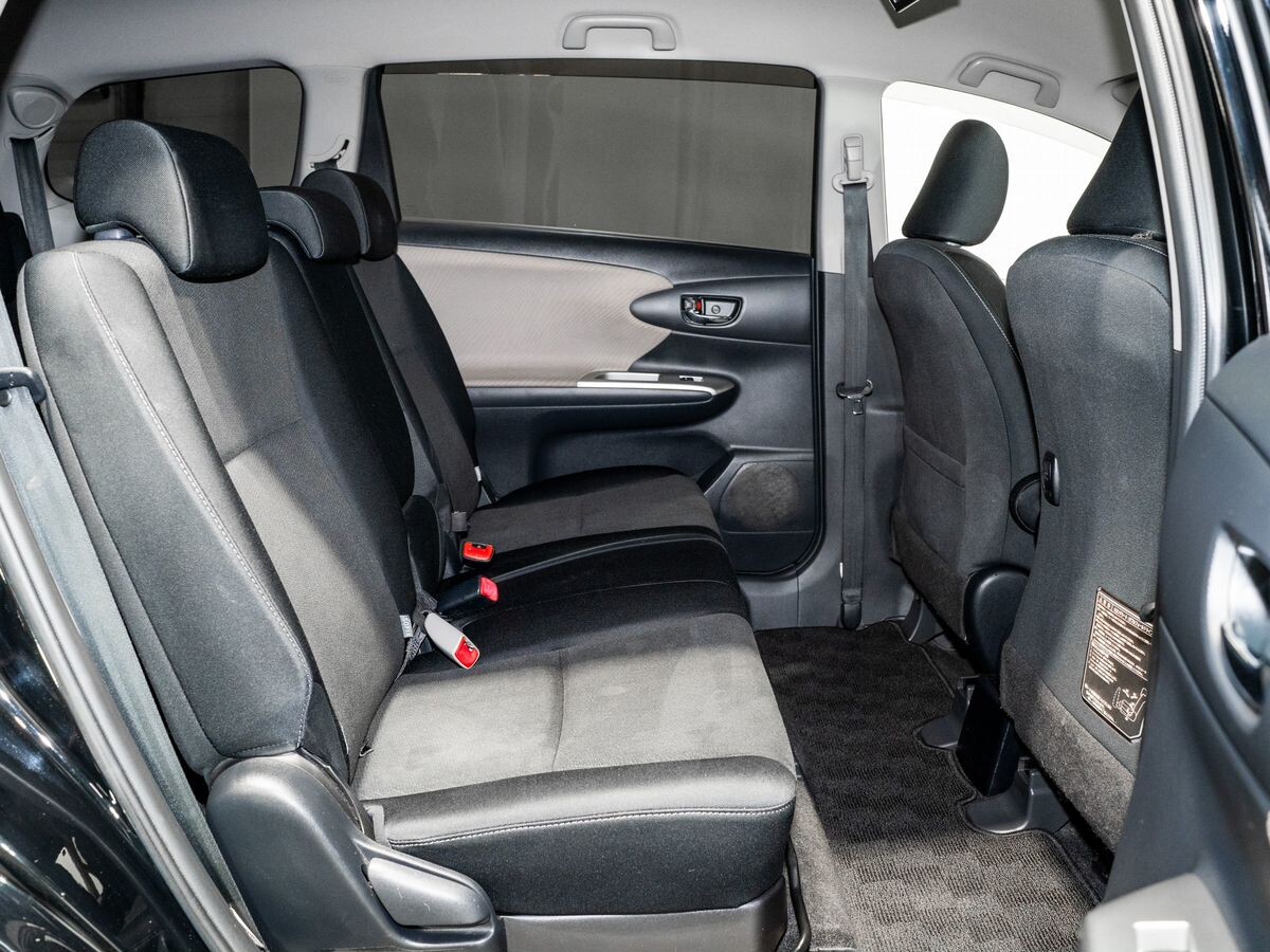 Toyota Wish 2009 - фото автомобиля