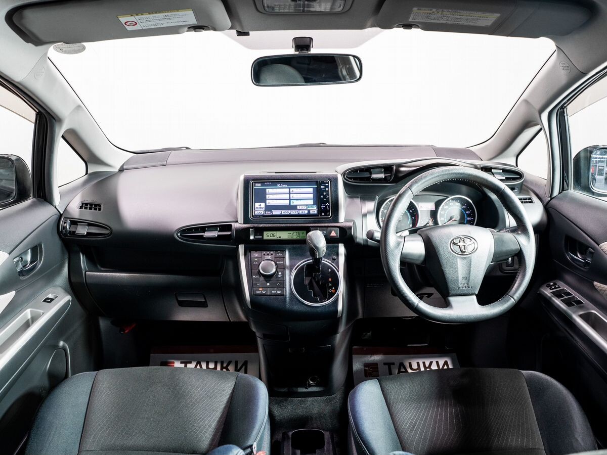 Toyota Wish 2009 - фото автомобиля