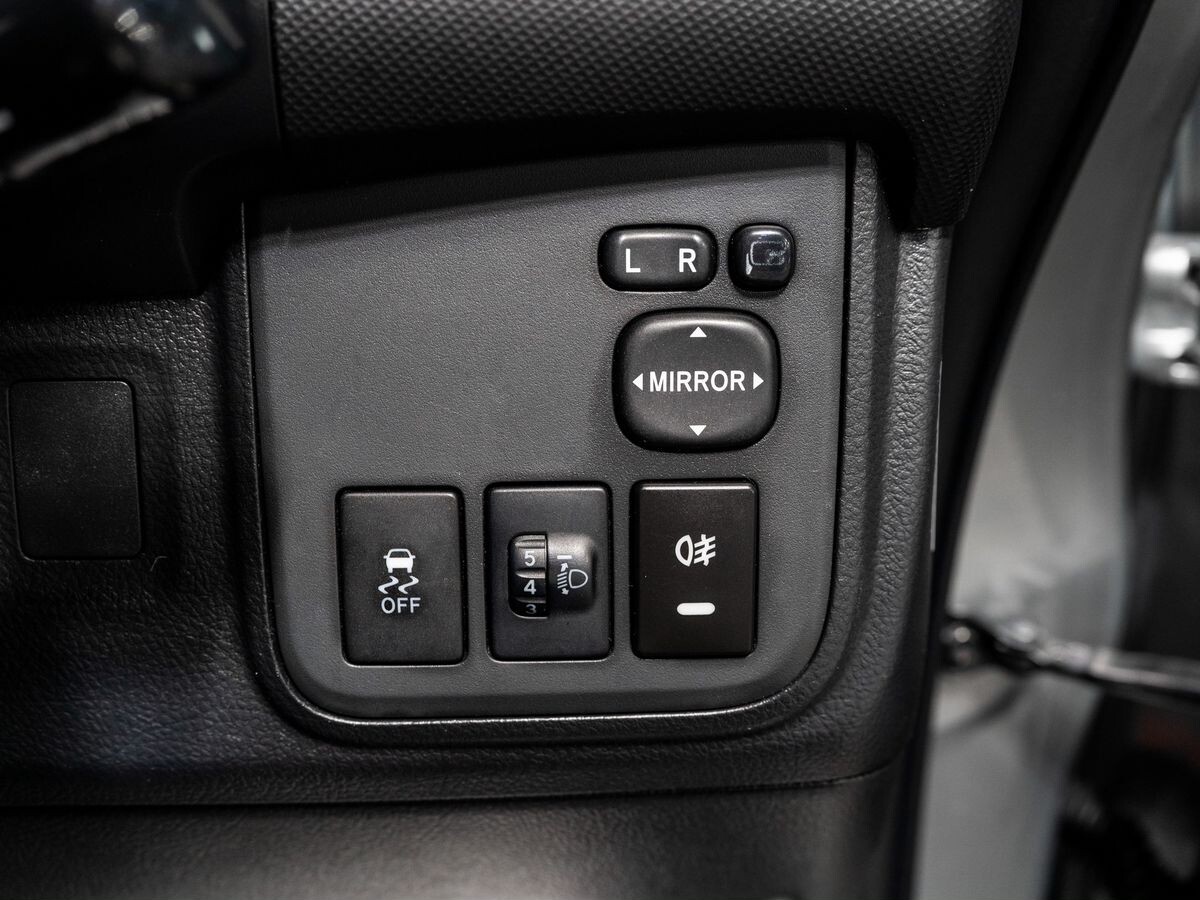 Toyota Wish 2009 - фото автомобиля