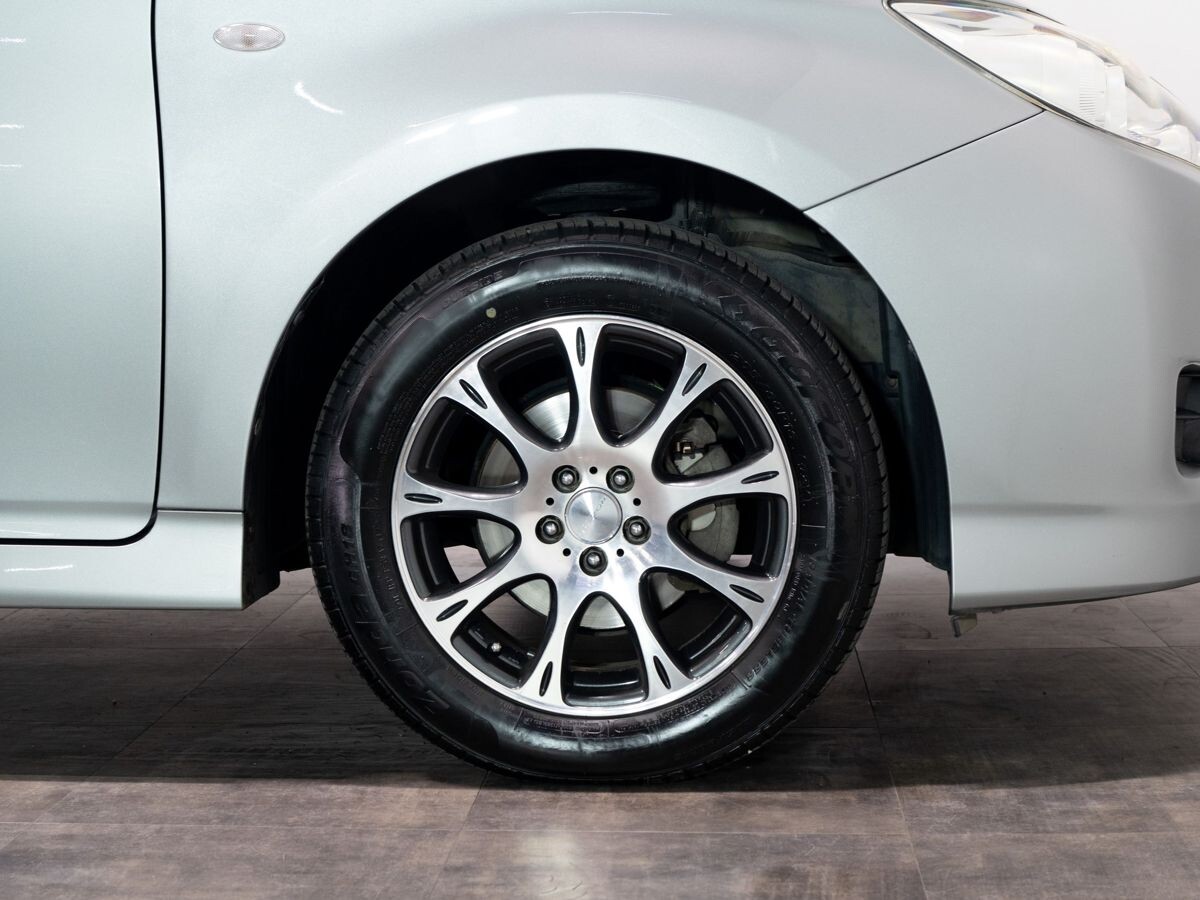 Toyota Wish 2009 - фото автомобиля