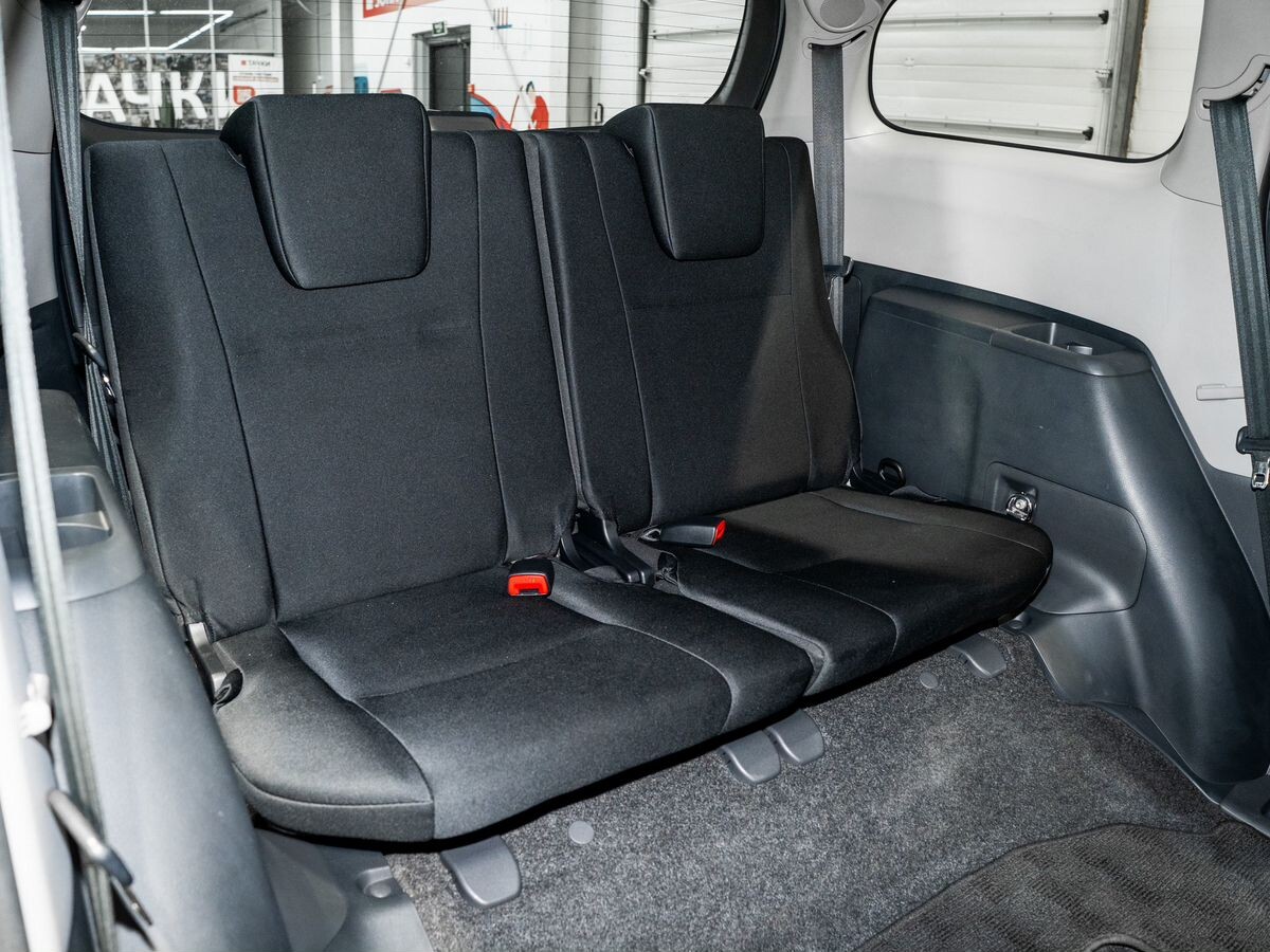 Toyota Wish 2009 - фото автомобиля