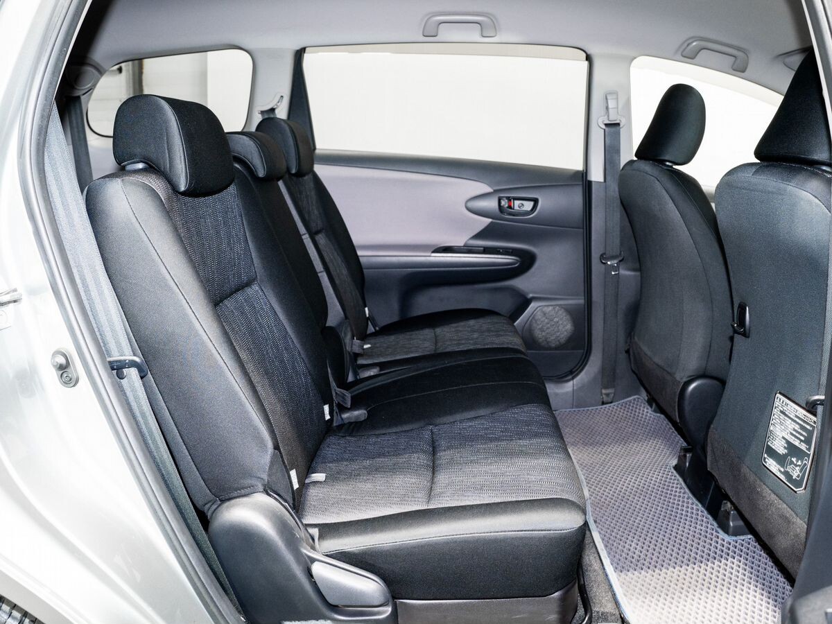 Toyota Wish 2009 - фото автомобиля