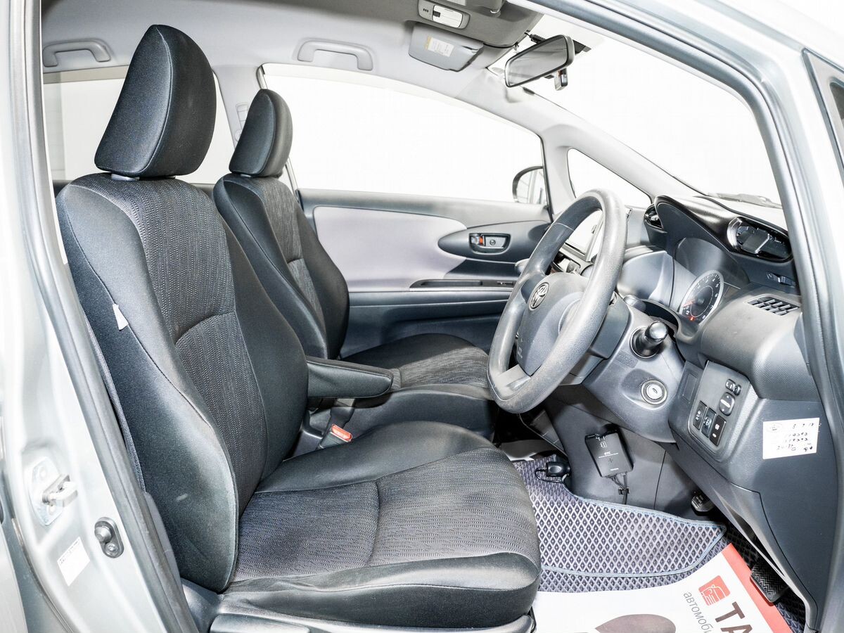 Toyota Wish 2009 - фото автомобиля