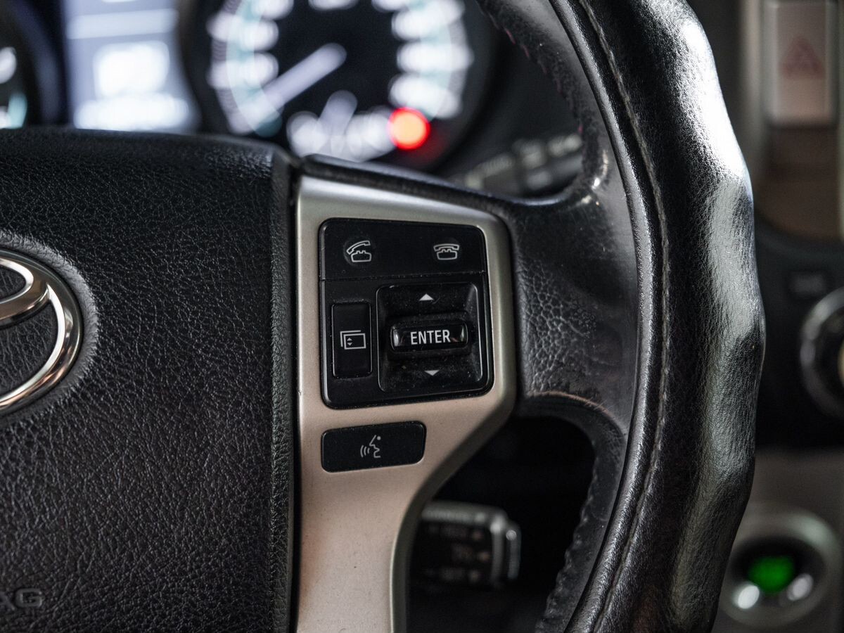 Toyota Land Cruiser Prado 2010 - фото автомобиля