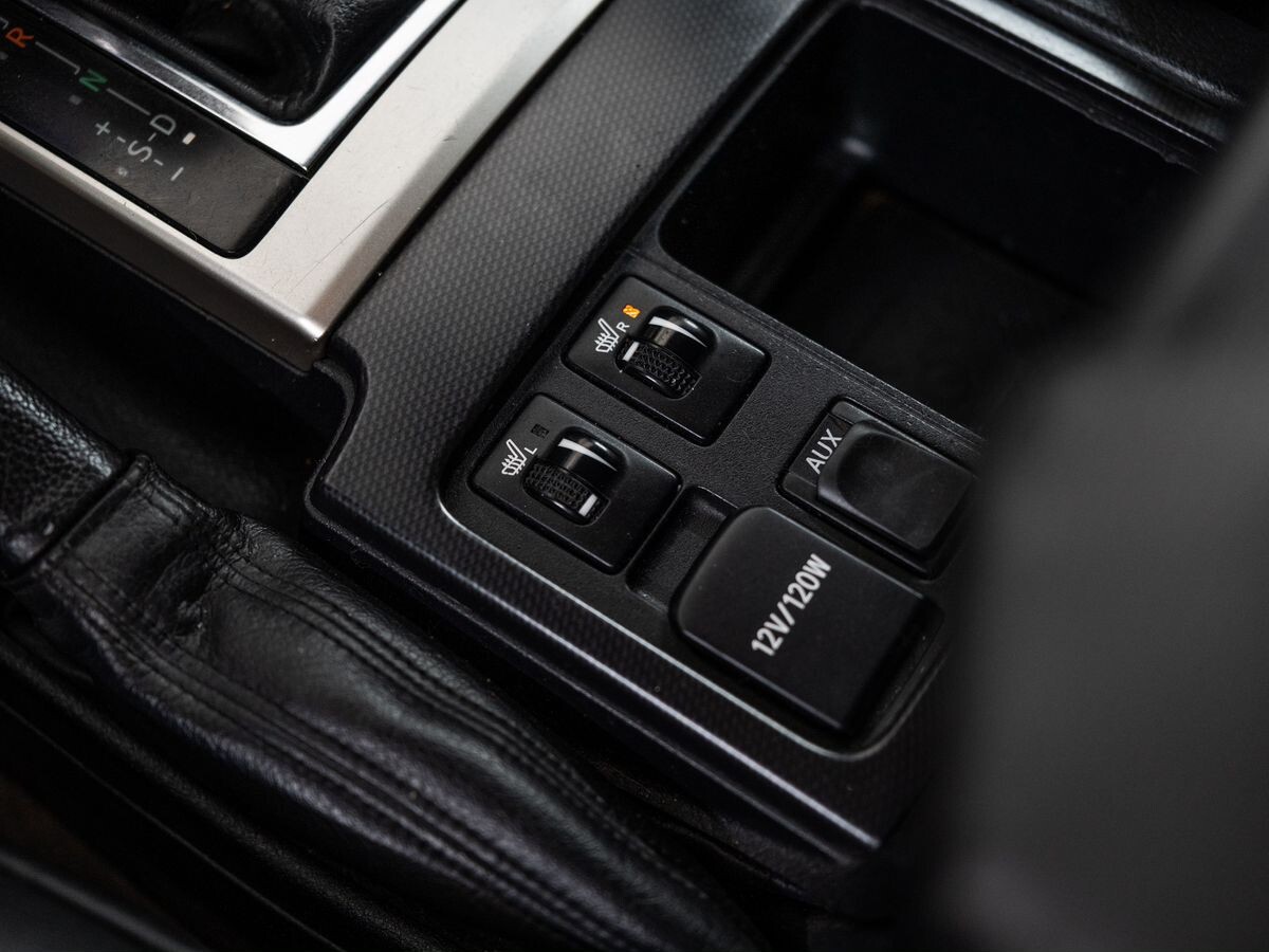 Toyota Land Cruiser Prado 2010 - фото автомобиля