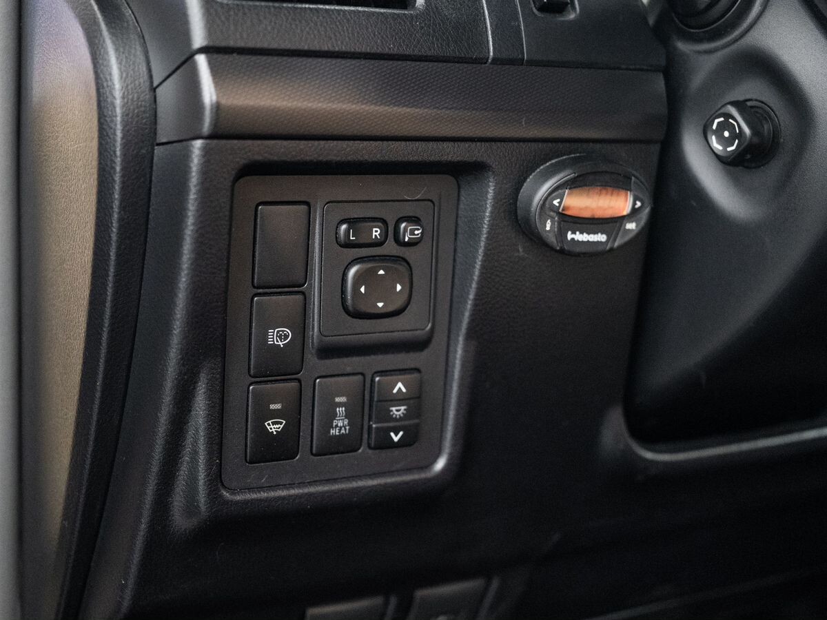 Toyota Land Cruiser Prado 2010 - фото автомобиля
