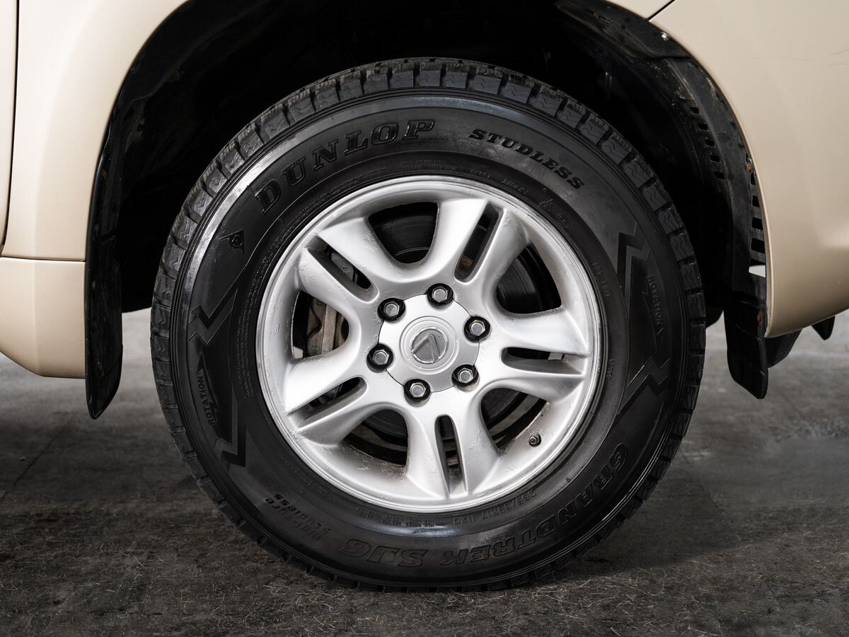 Toyota Land Cruiser Prado 2010 - фото автомобиля