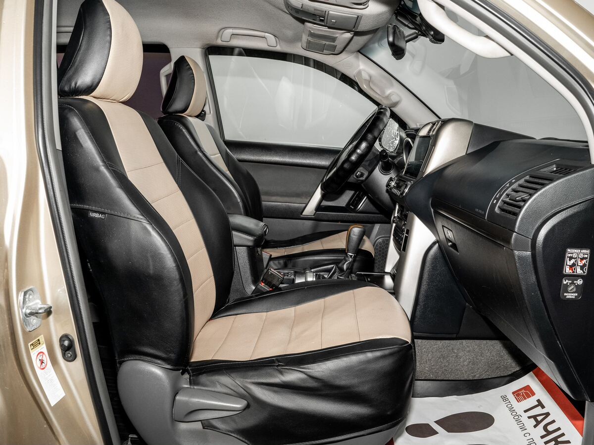 Toyota Land Cruiser Prado 2010 - фото автомобиля