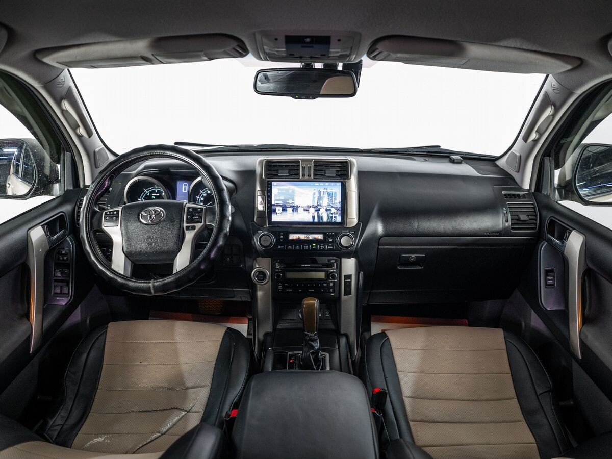 Toyota Land Cruiser Prado 2010 - фото автомобиля