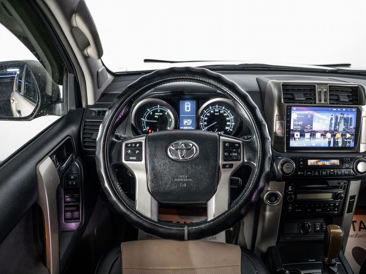 Toyota Land Cruiser Prado 2010 - фото автомобиля