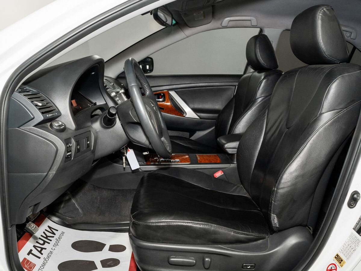 Toyota Camry 2008 - фото автомобиля