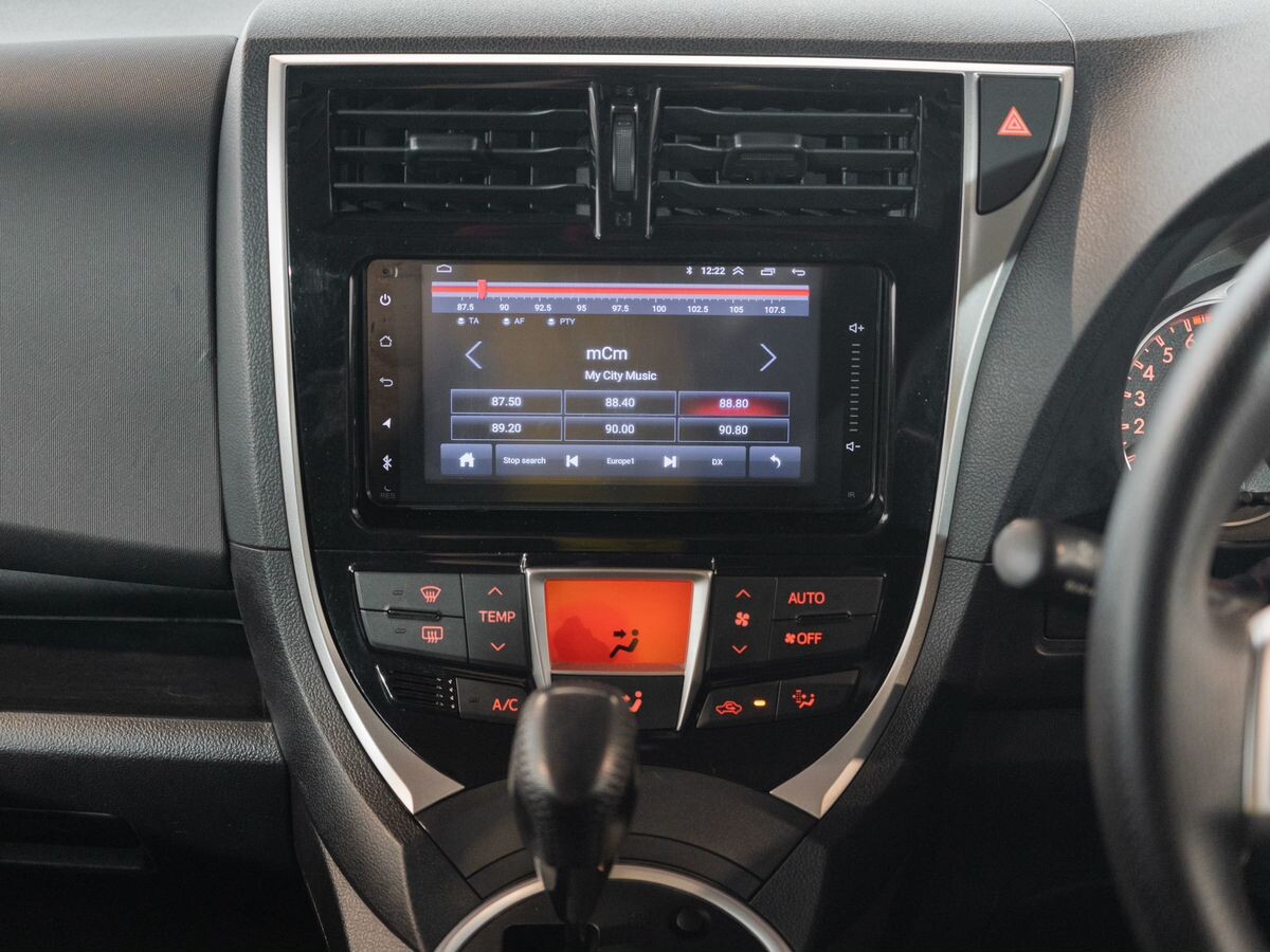 Toyota Ractis 2016 - фото автомобиля